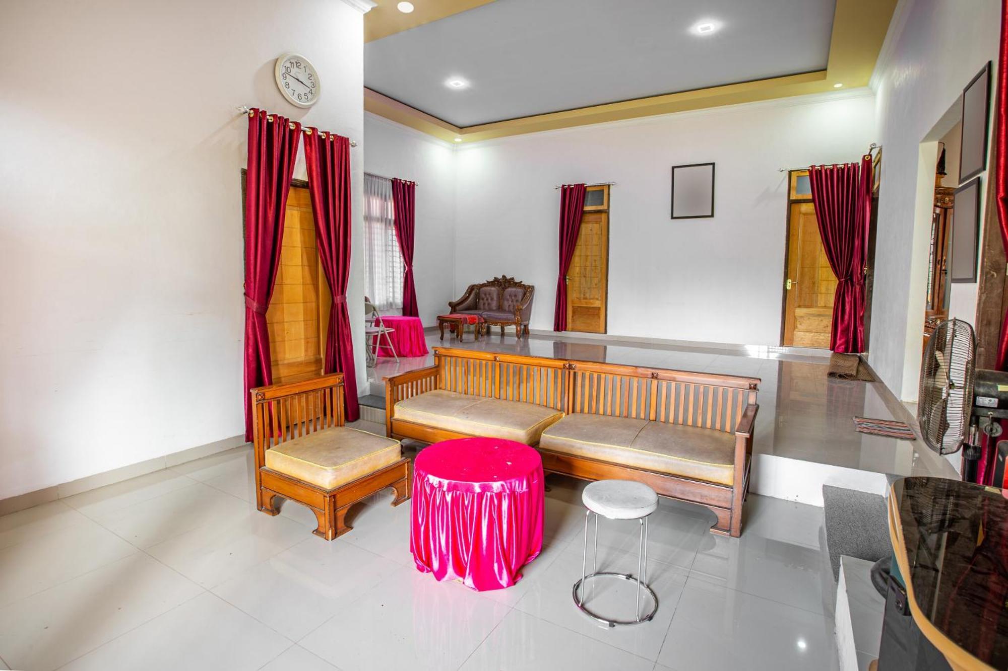 Oyo 92587 Homestay Romauli Kampung Radja جامبي المظهر الخارجي الصورة